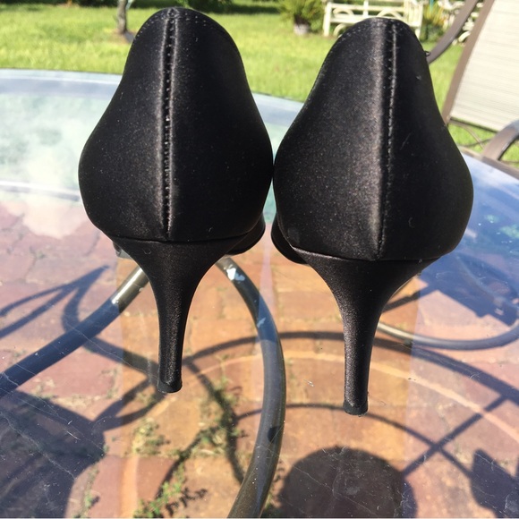 🛍️ SALE! SOMETHING BLEU Sz 8B Black Satin pumps - Picture 3 of 7